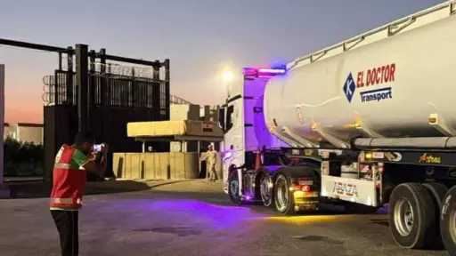 237 شاحنة مساعدات توجهت من معبر رفح البري إلى معبر كرم أبو سالم لتسليمها إلى الجانب الفلسطيني