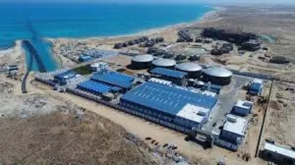 بحث إنشاء محطة تحلية مياه البحر بطاقة 180 ألف متر مكعب لخدمة الساحل الشمالي