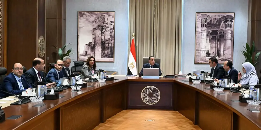 رئيس الوزراء يستعرض الموقف التنفيذي لحوكمة إجراءات التصالح وتقنين أراضي الدولة
