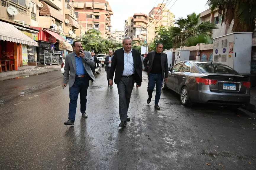وسط أمطار طنطا… محافظ الغربية يفاجئ الشوارع بجولة ميدانية مكبرة لمتابعة حركة النقل ورفع الإشغالات