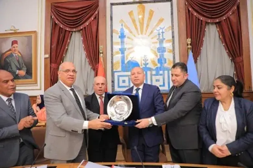 محافظ القاهرة يكرم القيادات التنفيذية بعد الفوز بجائزة التميز الحكومي كأفضل محافظ عربي