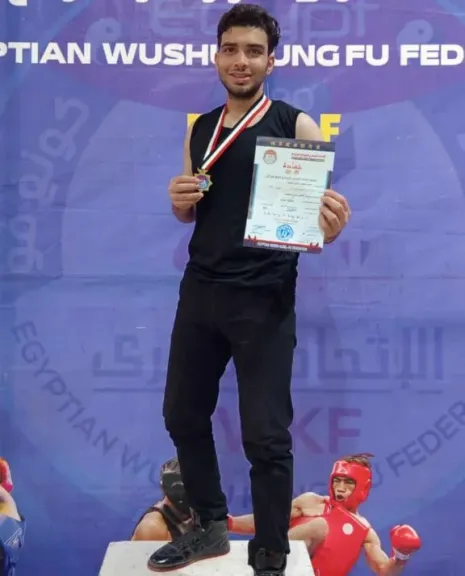 طالب بجامعة عين شمس يتوج بطلًا لمصر في الووشو كونغ فو ضمن موسم 2024-2025