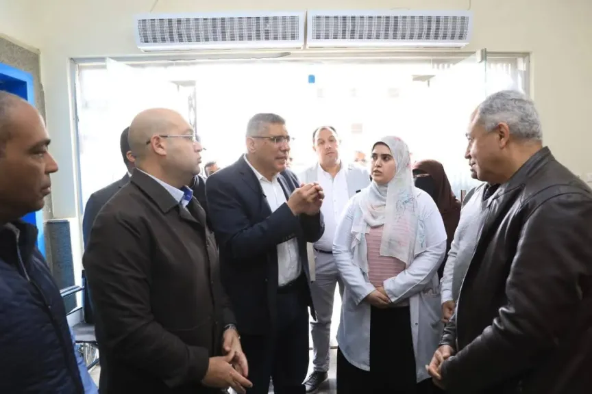 محافظ الجيزة يتابع انتظام العمل داخل مستشفى الصف المركزي ووحدة طب أسرة الفهميين