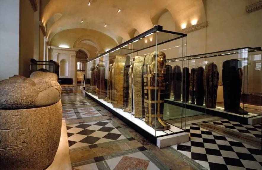 اضراب عام لـ 200 موظف بالمتحف بسبب نقص الموظفين وإتلاف 400 كتاب ووثيقة بقسم الاثار المصرية