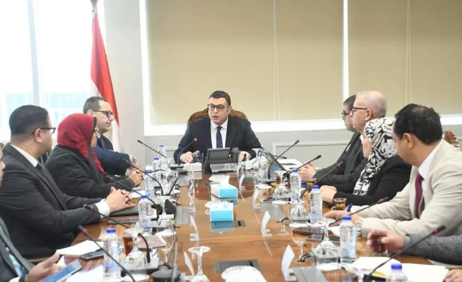 وزير الإسكان يتابع سير العمل بقطاع التخطيط والمشروعات بهيئة المجتمعات العمرانية