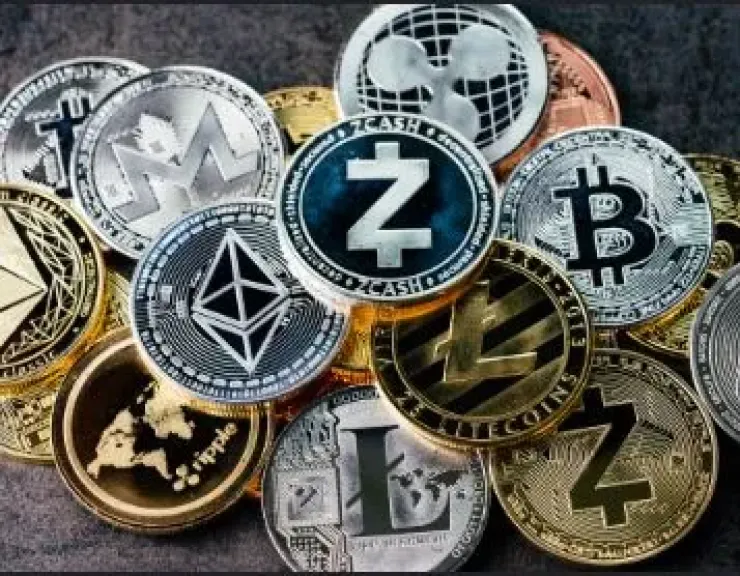 العملات الرقمية تتراجع مع ترقب قرار الفائدة الأمريكية.. وبيتكوين عند 90 ألف دولار