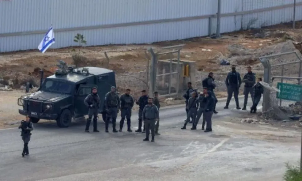 الاحتلال يعتدي على 3 أسرى لحظة الإفراج عنهم شمال غرب القدس