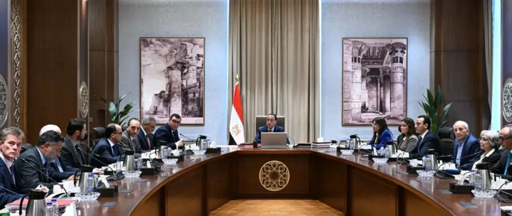 رئيس الوزراء يستعرض المخطط الاستراتيجي لتطوير المناطق المحيطة بالأهرامات والمتحف المصري الكبير