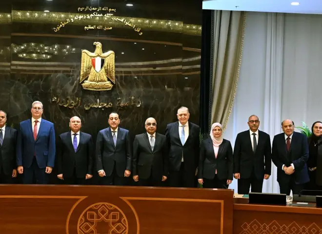 رئيس الوزراء يشهد توقيع اتفاقية تسوية بين عددٍ من الجهات الحكومية وشركة جنوب الوادي للأسمنت