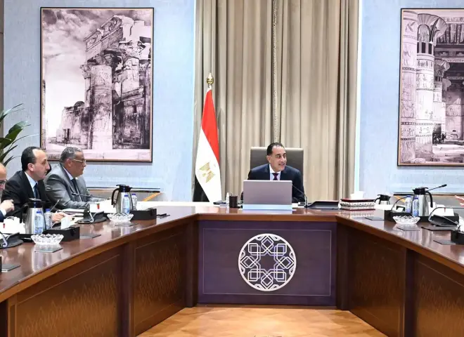 رئيس الوزراء يناقش عددا من الفرص الاستثمارية بمنطقة ”المثلث الذهبي” مع القطاع الخاص