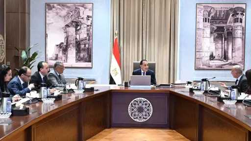 رئيس الوزراء يناقش عددا من الفرص الاستثمارية بمنطقة ”المثلث الذهبي” مع القطاع الخاص