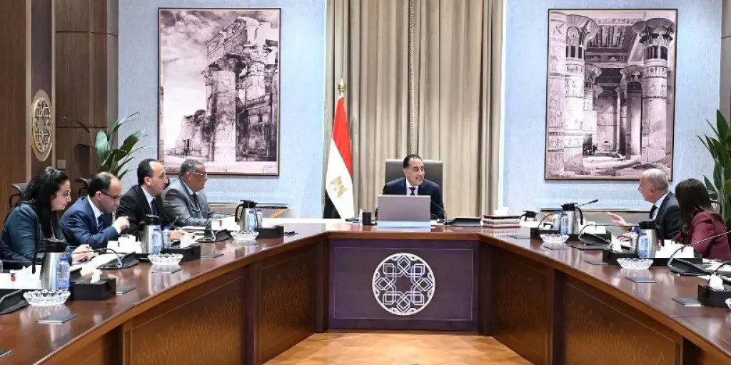 رئيس الوزراء يناقش فرصا استثمارية بمنطقة المثلث الذهبي مع القطاع الخاص