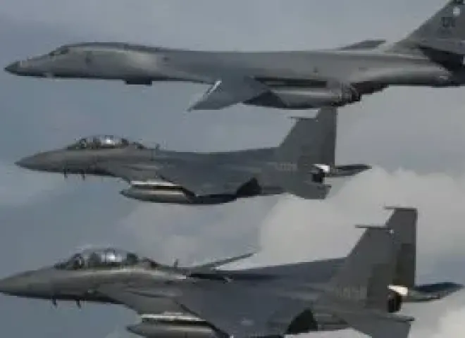 قاذفات أمريكية نووية تُحلق فوق بحر اليابان عقب مناورات صينية روسية