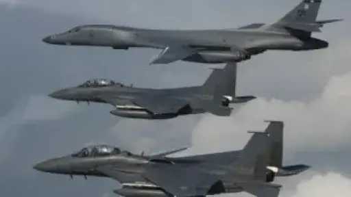 قاذفات أمريكية نووية تُحلق فوق بحر اليابان عقب مناورات صينية روسية