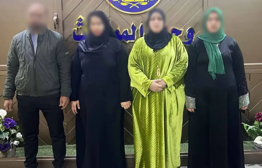 اعتدوا بالضرب علي العامل بسبب فاتورة طعام .. القبض علي 3 سيدات