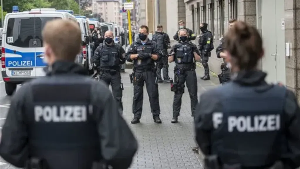 السلطات الألمانية تحتجز 5 أشخاص بتهمة التخطيط لهجوم على سوق لعيد الميلاد