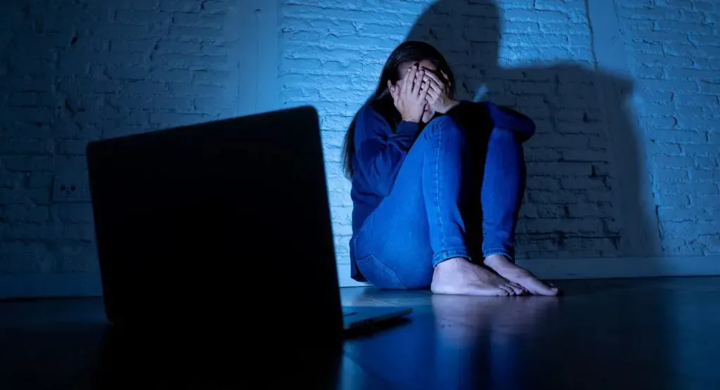 الهلال الأحمر: حماية النساء من العنف الرقمي مسئولية مجتمعية ملحة