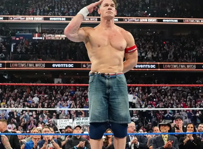 بطل المصارعة ”جون سينا” يعتزل بعد خسارة المباراة الاخيرة بالاستسلام