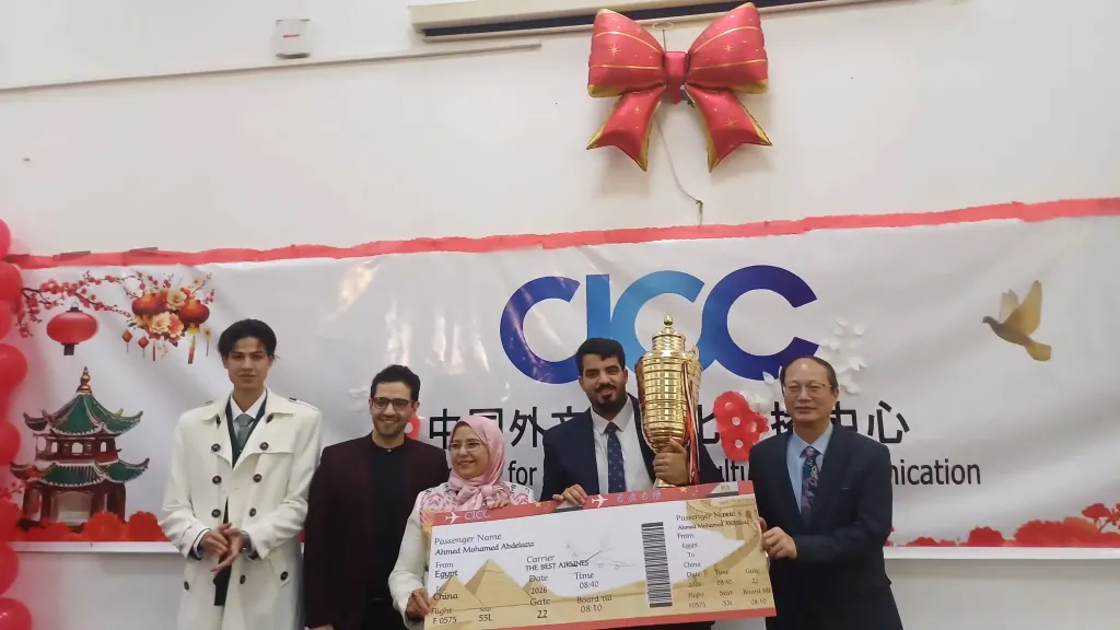 كلية اللغات والترجمة بجامعة 6اكتوبر تكرم الفائزين فى مسابقة الأمثال الصينية