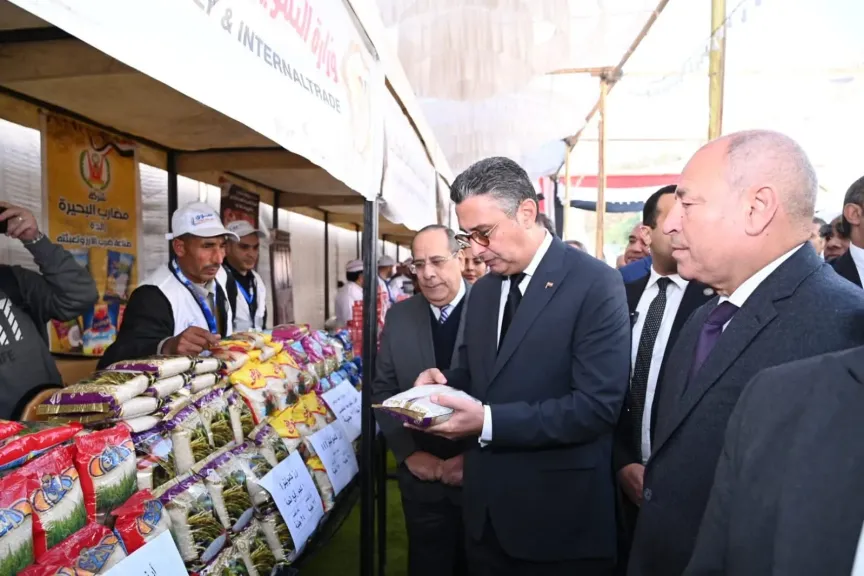 وزير التموين ومحافظ القاهرة يفتتحان سوق ”اليوم الواحد” بالمرج لتوفير السلع بأسعار مخفضة