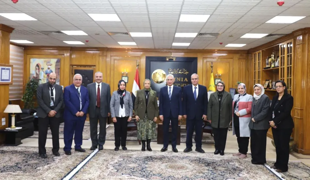 رئيس جامعة المنيا يستقبل فريق الهيئة القومية لضمان جودة التعليم والاعتماد لتقييم كلية الصيدلة