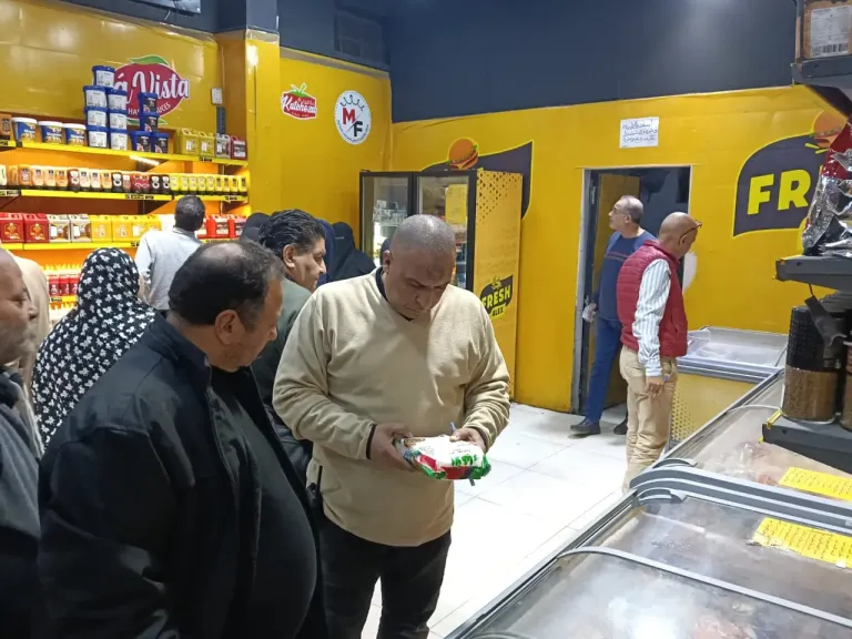 محافظ الإسكندرية يشدد على إزالة الإشغالات وردع كافة الممارسات الاحتكارية داخل الأسواق