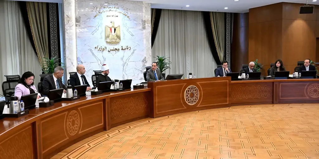 رئيس الوزراء يتابع زيادة الخدمات والأنشطة بالمحافظات الحدودية