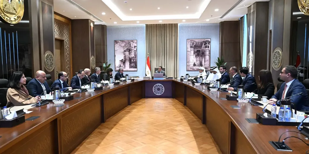 رئيس الوزراء يلتقي الرئيس التنفيذي لشركة ”المانع” القابضة القطرية