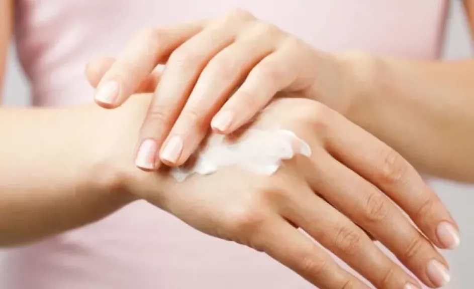 لمواجهة جفاف الشتاء.. الصحة تحدد 4 خطوات أساسية للعناية بالجلد