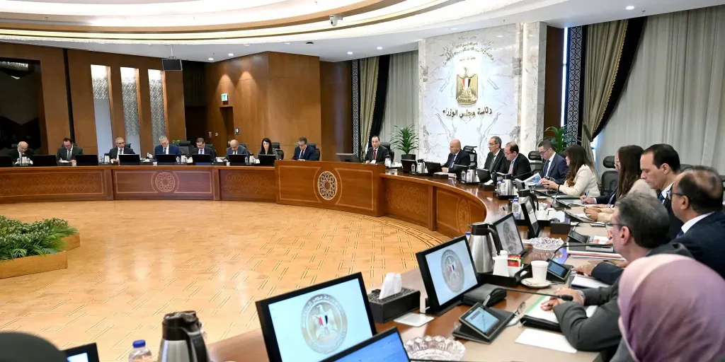رئيس الوزراء يستعرض الرؤية المستقبلية للسياسات والحوافز الاستثمارية في قطاعات الدولة المختلفة
