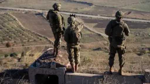 قوات الاحتلال تتوغل مجددا في ريف القنيطرة جنوب غرب سوريا وتنصب حاجزا لتفتيش الأهالي