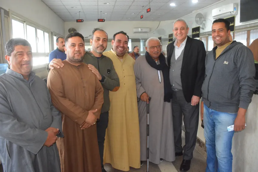 محافظ الغربية يتابع مستوى الخدمات بالمركز التكنولوجي ويستقبل المواطنين على شبابيك الخدمة