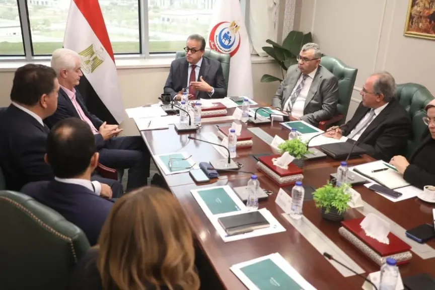 وزير الصحة يعقد اجتماعًا مع وفد مجموعتي «Curagita» و«ACH» لمناقشة سبل التعاون المشترك في مشروع مدينة النيل الطبية