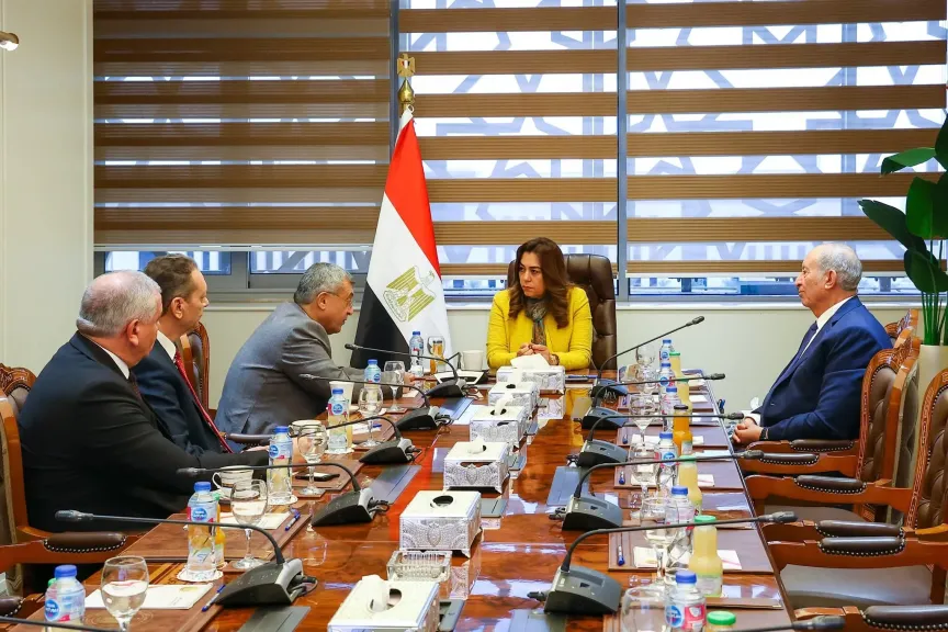 وزيرة التنمية المحلية تستقبل أعضاء لجنة الطاقة والبيئة والقوى العاملة بمجلس الشيوخ