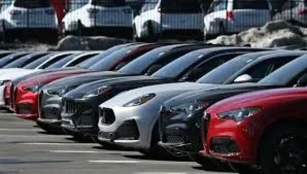 المفوضية الأوروبية تقترح إلغاء الحظر المفروض على السيارات الجديدة ذات محركات الاحتراق الداخلي