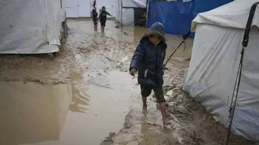 أطفال غزة يموتون من البرد.. الأونروا تجدد دعوتها لدخول المساعدات الإنسانية إلى القطاع فورا