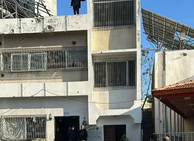 طيران الاحتلال يشن غارة جوية بمحيط منطقة السامر في غزة وأنباء أولية عن سقوط شهيد