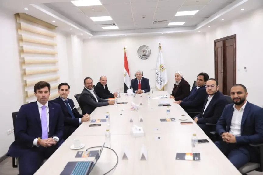 وزير التعليم العالي يبحث سبل تعزيز التعاون مع وفد جامعة سان أنطونيو في مورسيا (UCAM) بإسبانيا