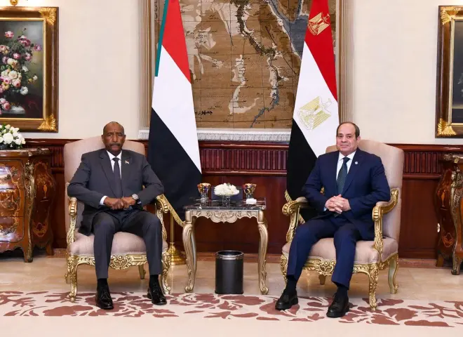 الرئيس السيسي يستقبل رئيس مجلس السيادة الانتقالي السوداني