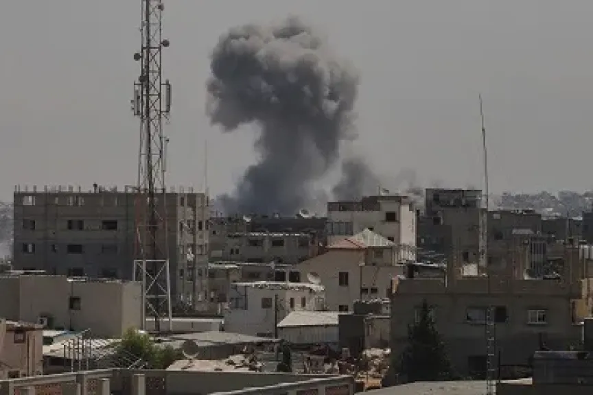 جيش الاحتلال يصيب 4 فلسطينيين باستهداف مركز إيواء شرقي غزة