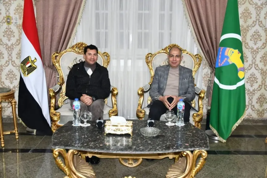 وزير الشباب والرياضة يلتقي محافظ المنيا بديوان المحافظة