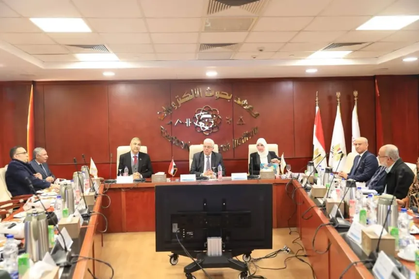 وزير التعليم العالي يترأس اجتماع مجلس إدارة معهد بحوث الإلكترونيات بتشكيله الجديد