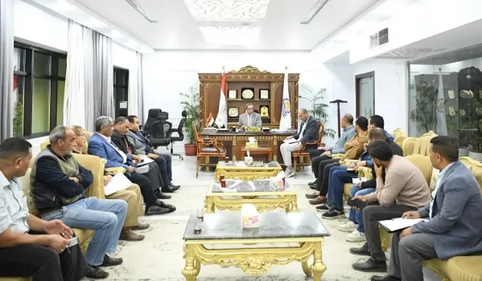 محافظ قنا يشدد على تأمين الطرق وتسريع معدلات التنفيذ بطريق قنا - الأقصر الزراعي