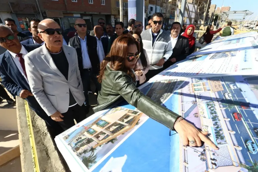 وزيرتا التخطيط والتنمية المحلية تتفقدان تطوير الكورنيش ومناطق إسنا التاريخية