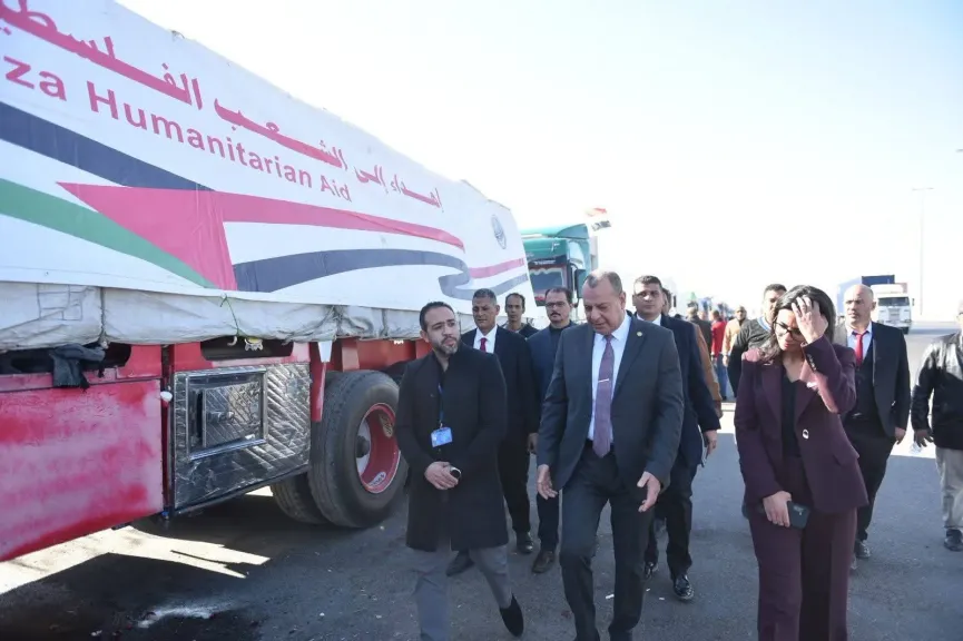 التموين تطلق القافلة رقم (15) من المساعدات الإغاثية العاجلة إلى قطاع غزة