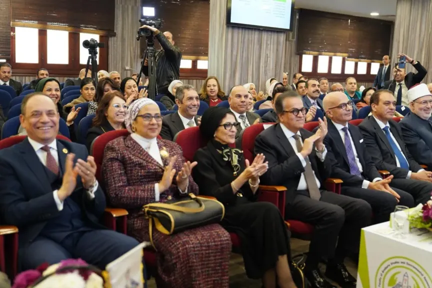 بحضور نائب رئيس الوزراء .. نجلة المستشار هشام بركات تُناقش رسالة الماجستير بجامعة عين شمس