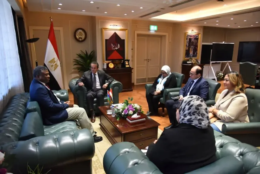 عبدالغفار يلتقي وزير صحة جامبيا لبحث سبل التعاون في القطاع الصحي والمستحضرات الدوائية