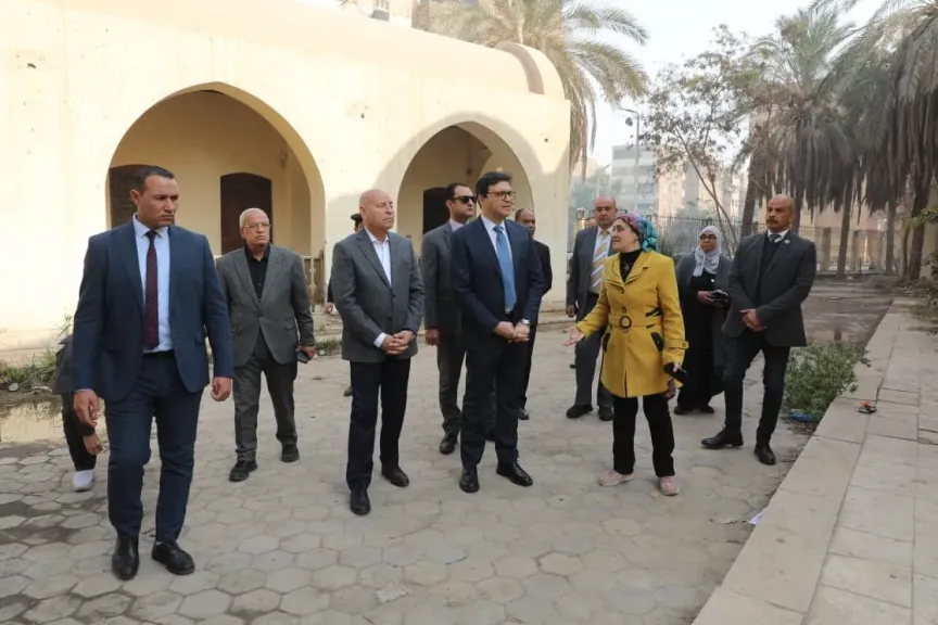 وزير الثقافة ومحافظ القاهرة يتفقدان قصر ثقافة عين حلوان للوقوف على أوضاعه وخطط تطويره العاجلة