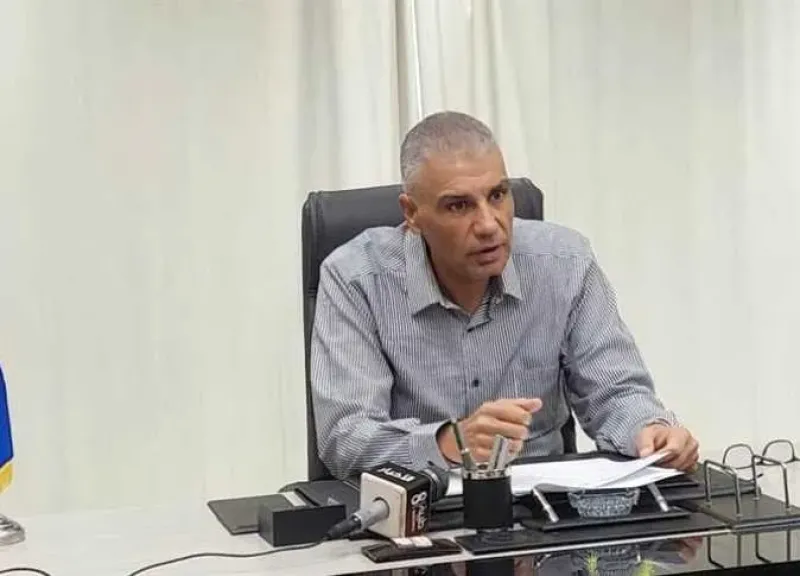 محافظ أسوان يوجه الوحدات المحلية بالتعامل مع شكاوى المواطنين وإنهاء مشاكل الصرف الصحي