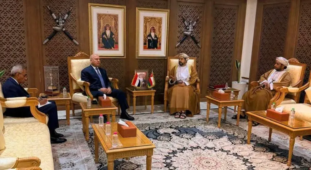 وزير الصناعة يلتقي نظيره العماني لبحث سبل تعزيز التعاون بين البلدين